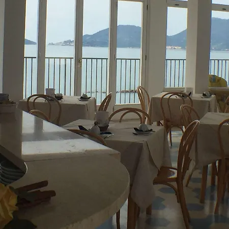 韦内雷阿苏拉酒店 酒店