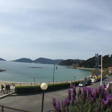 Venere Azzurra 호텔 3*