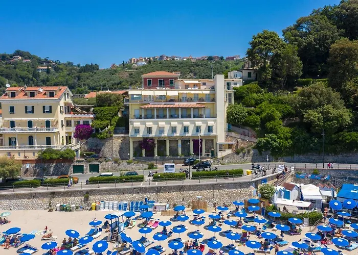 Venere Azzurra מלון 3*