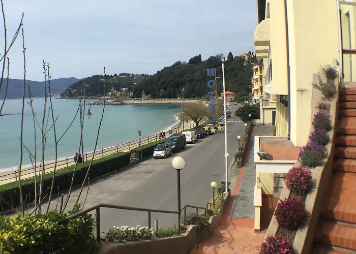 מלון Venere Azzurra 3*